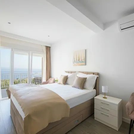 L&l With Swimming Pool And Seaview Appartement Split