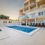 Lägenhet L&l With Swimming Pool And Seaview *