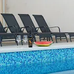 L&l With Swimming Pool And Seaview Lägenhet Split
