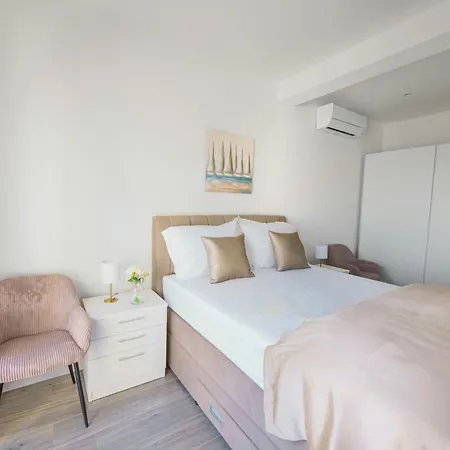 L&l With Swimming Pool And Seaview Appartement Split