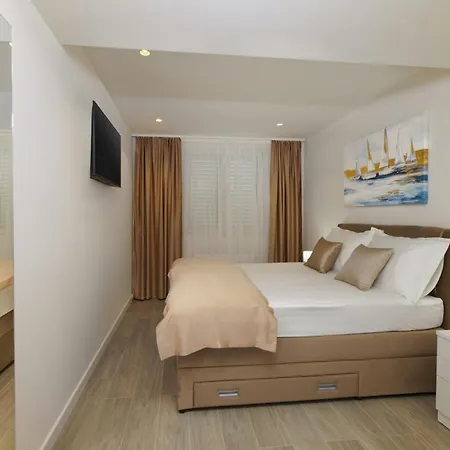 Апартаменты L&l With Swimming Pool And Seaview Сплит