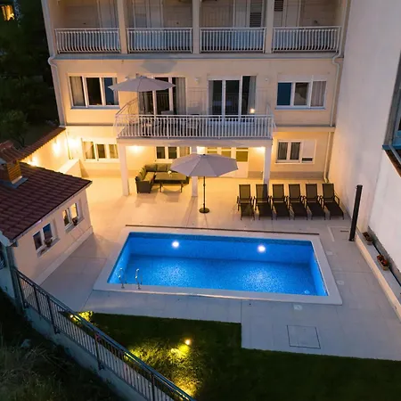Lägenhet L&l With Swimming Pool And Seaview Split