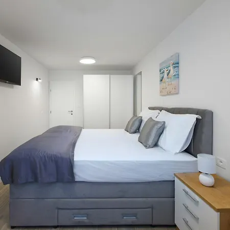 Apartment L&l With Swimming Pool And Seaview *