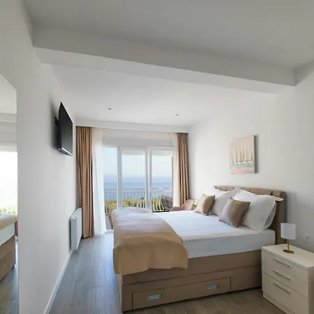 L&l With Swimming Pool And Seaview Apartament