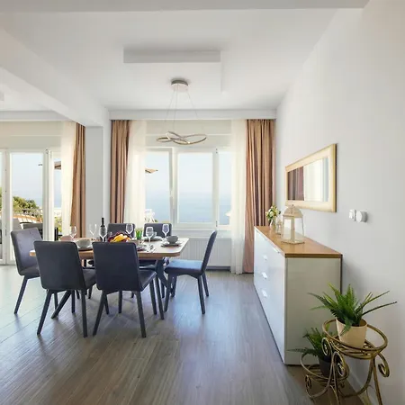 Apartament L&l With Swimming Pool And Seaview Split