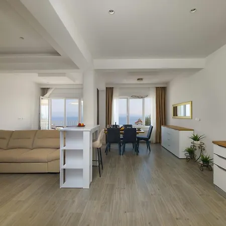Apartament L&l With Swimming Pool And Seaview