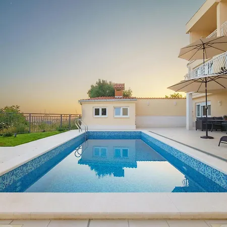 Apartament L&l With Swimming Pool And Seaview