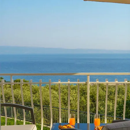 L&l With Swimming Pool And Seaview Apartament Split
