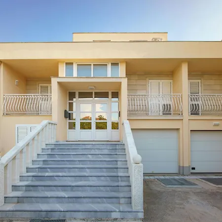 Apartament L&l With Swimming Pool And Seaview Split